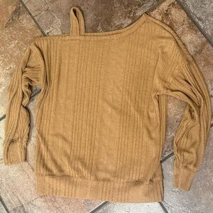 Daytrip Buckle Exclusive Off-the-Shoulder Heather Ginger Sweater